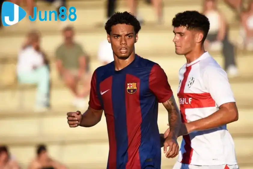 Mendes từng là tài năng của lò La Masia danh giá. (Ảnh: The Sun)