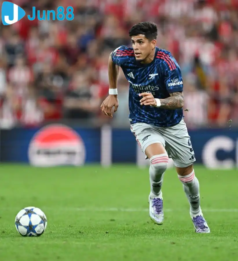 Arteta xác nhận Hincapie sẽ chỉ trở lại sau kỳ nghỉ quốc tế
